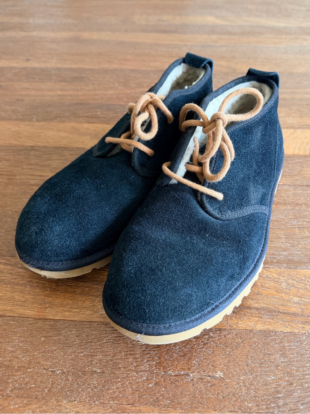 UGG Neumel Boots Men Size 9 Black Suede Sheepskin Lined Chukka